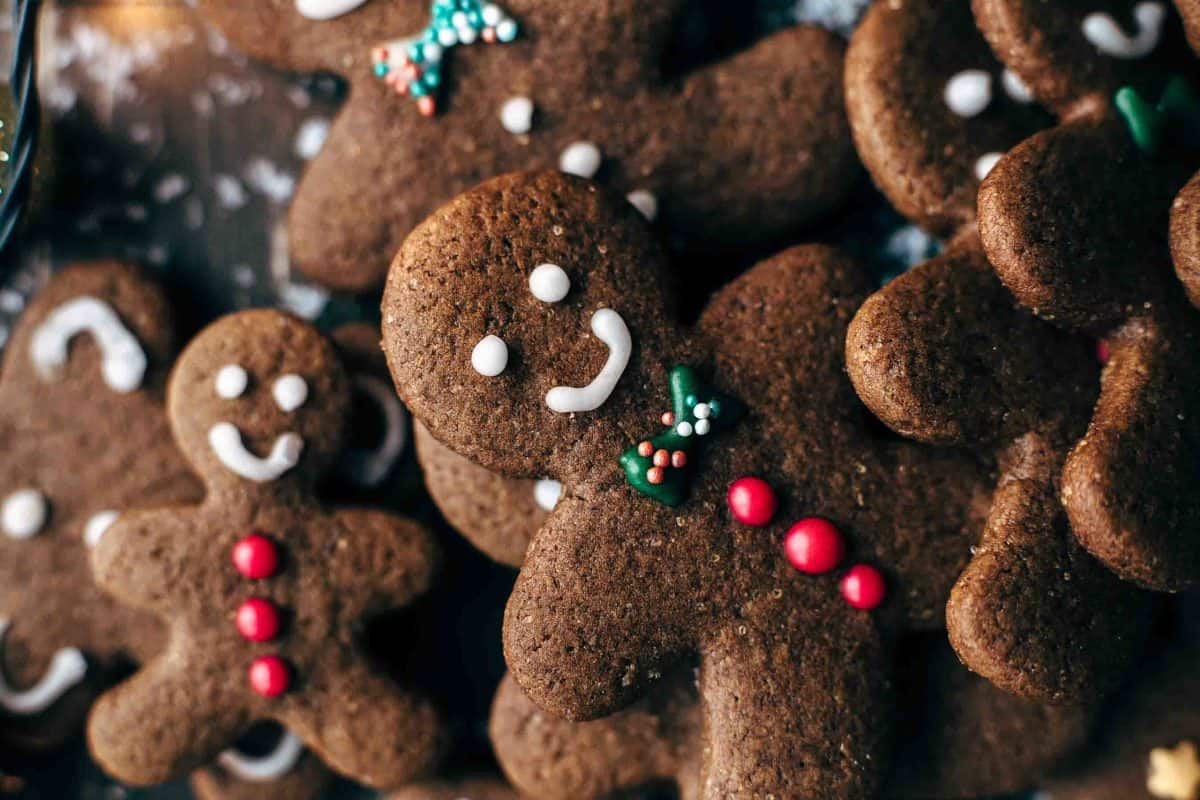 gingerbread men cookies with frosting decoration