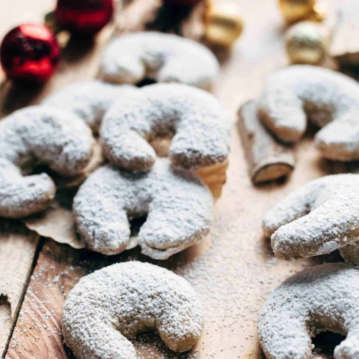 traditional vanillekipferl recipe - Austrian Vanilla Crescent Cookies serving suggestions