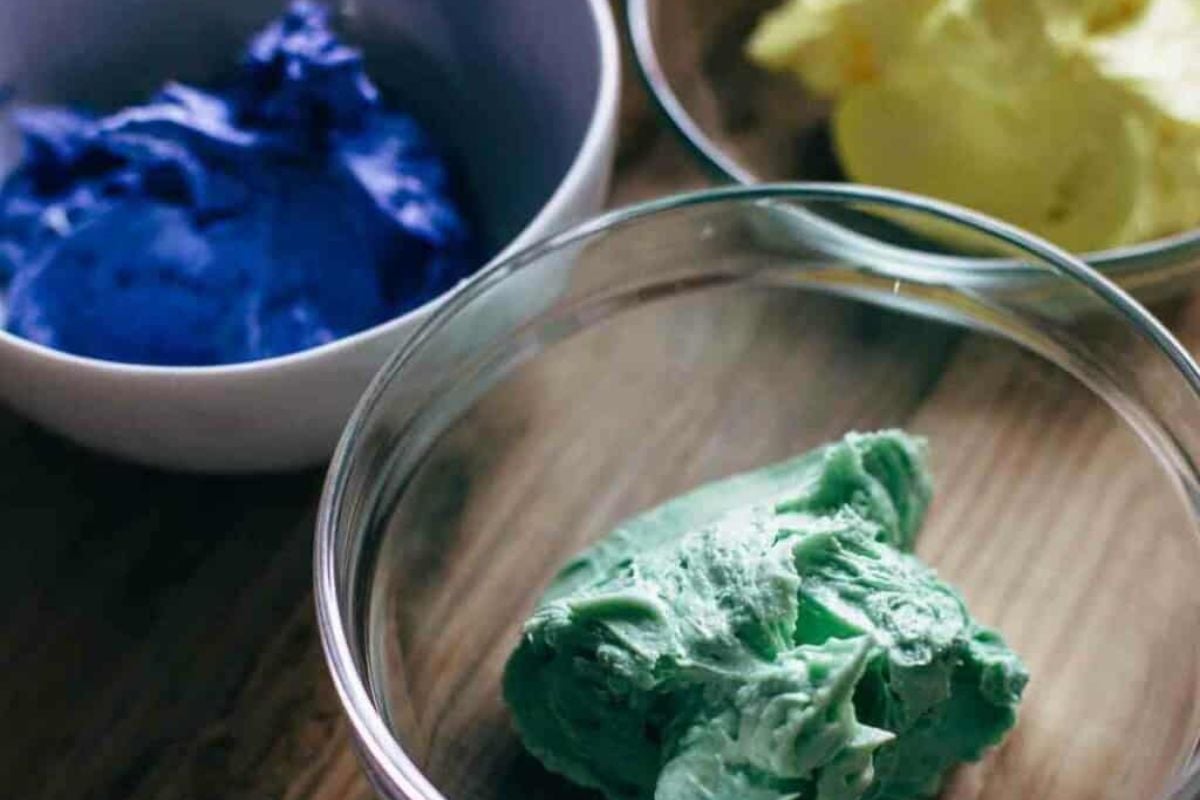 Frosting seperated in glass bowls