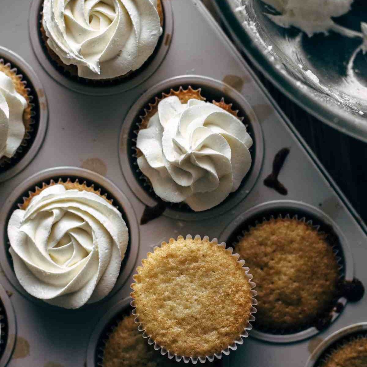 White Chocolate Cupcakes with White Chocolate Frosting Recipe