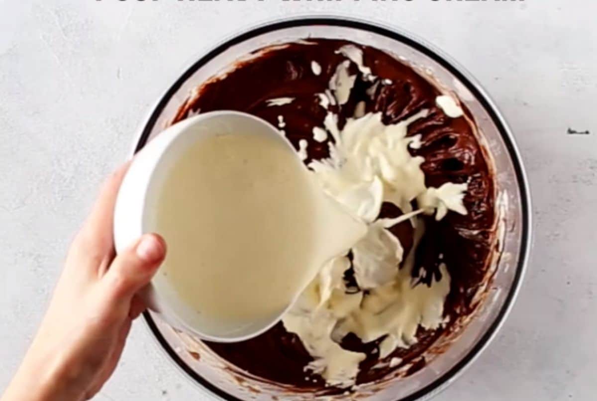 adding heavy whipping cream to no-bake chocolate cheesecake filling