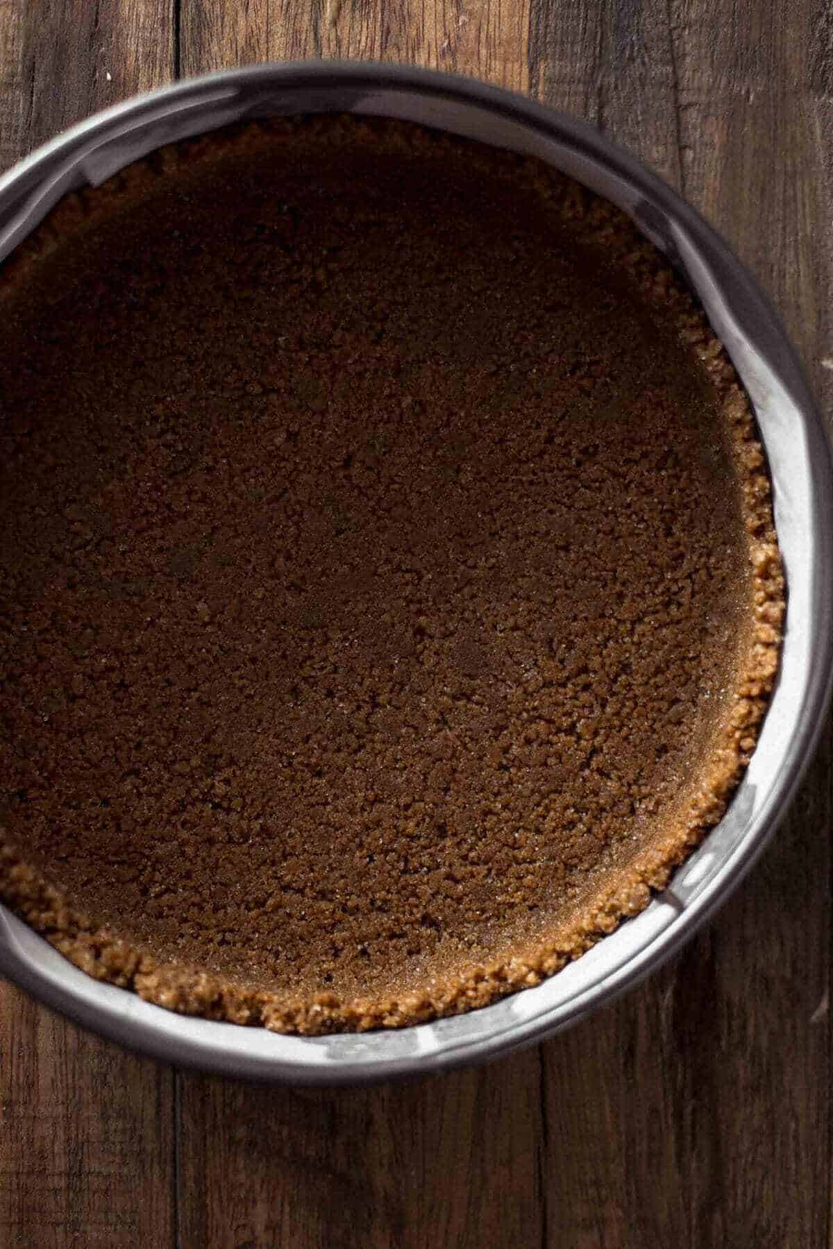 Unbaked gingerbread crust