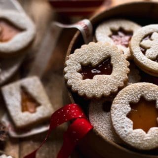 Linzer Cookies in a basket with decoration