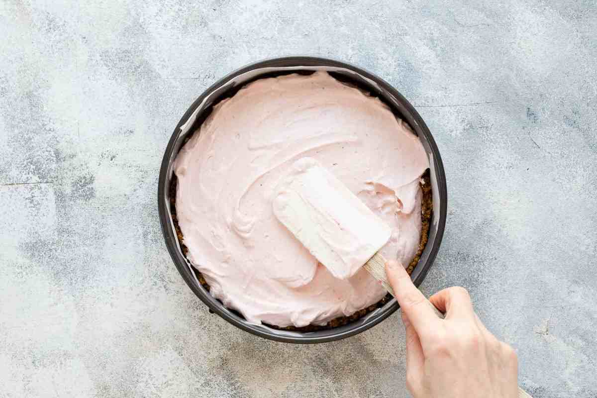 smoothing out cream pie filling