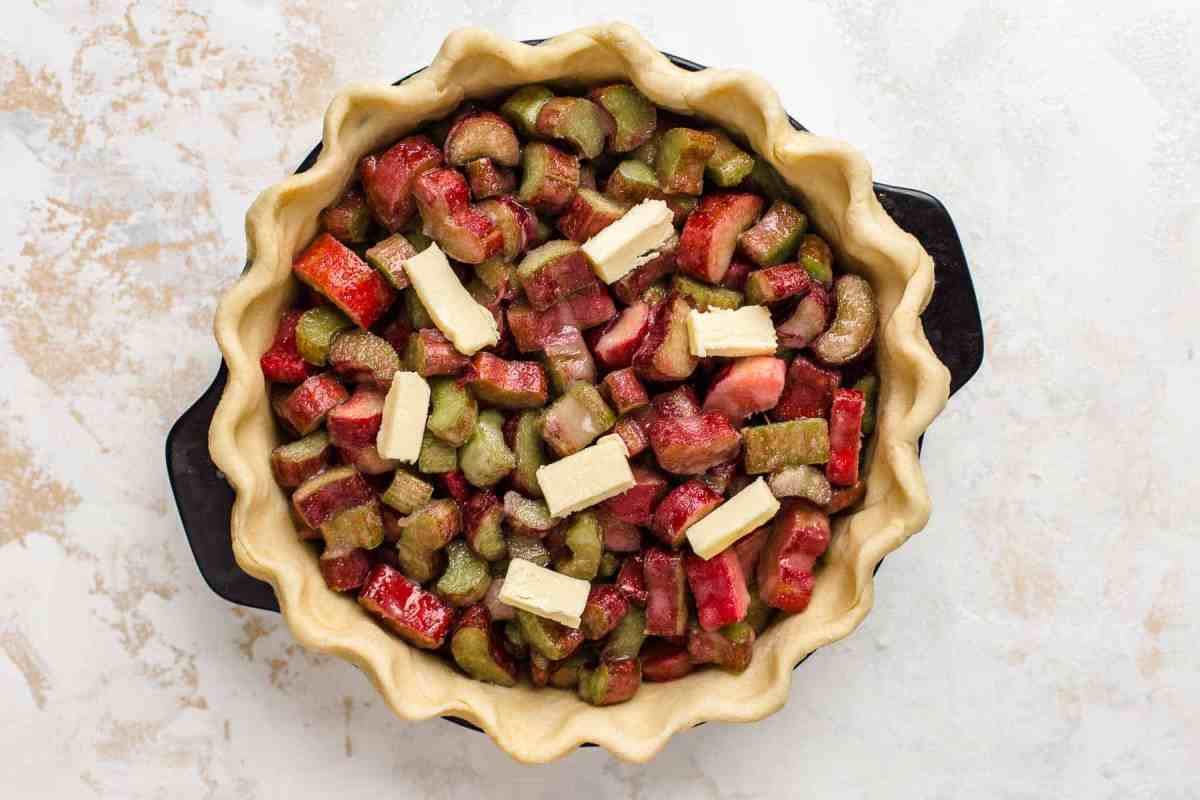 filling for rhubarb pie sitting in pie crust