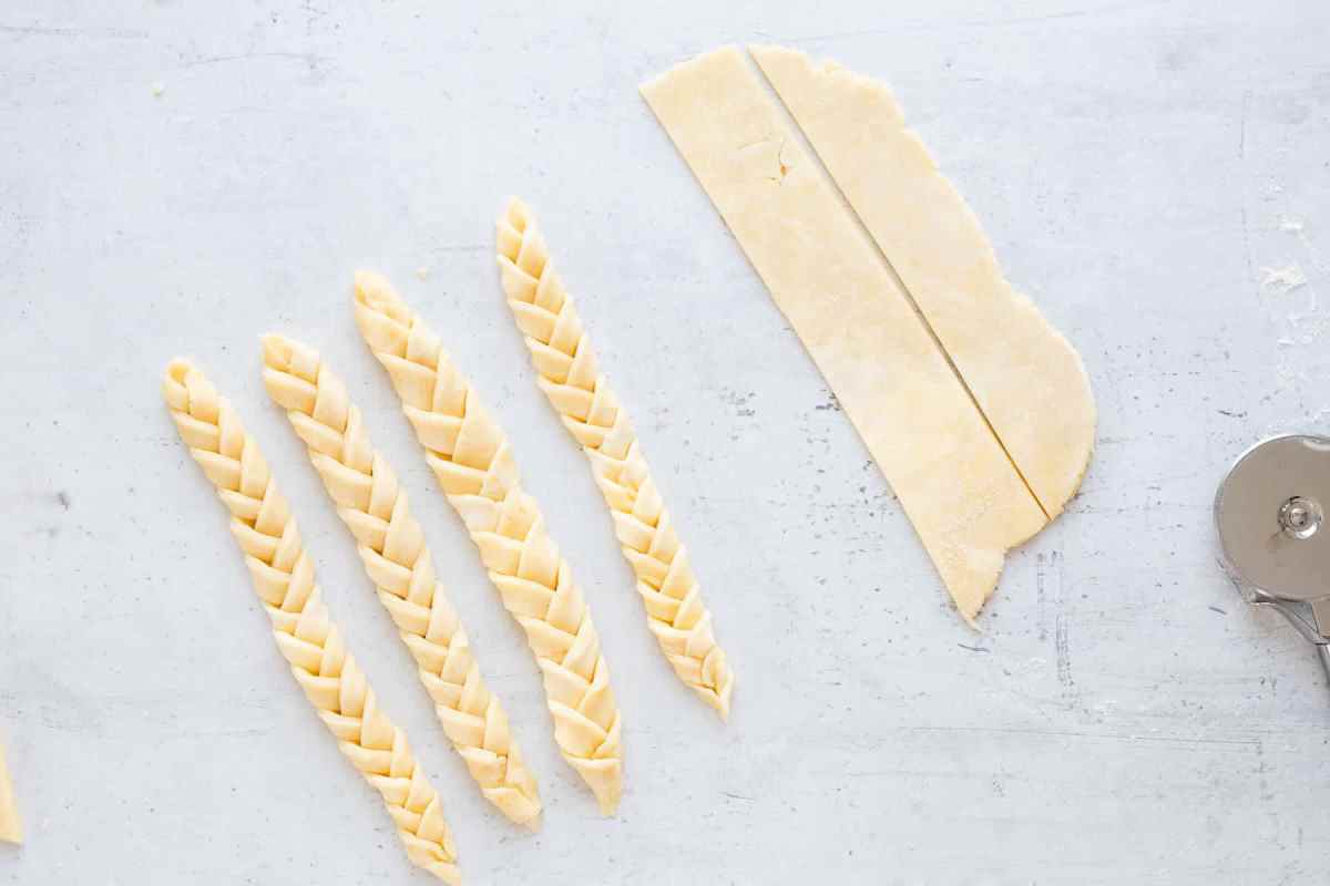 braiding homemade pie crust