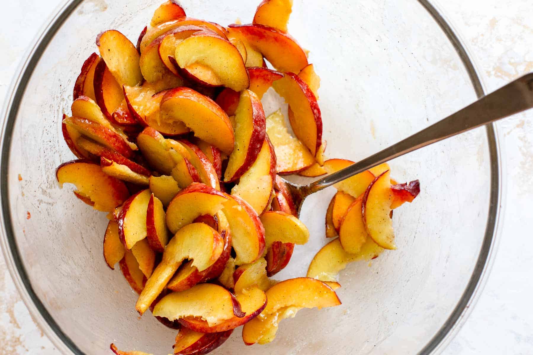 bowl of sliced peaches