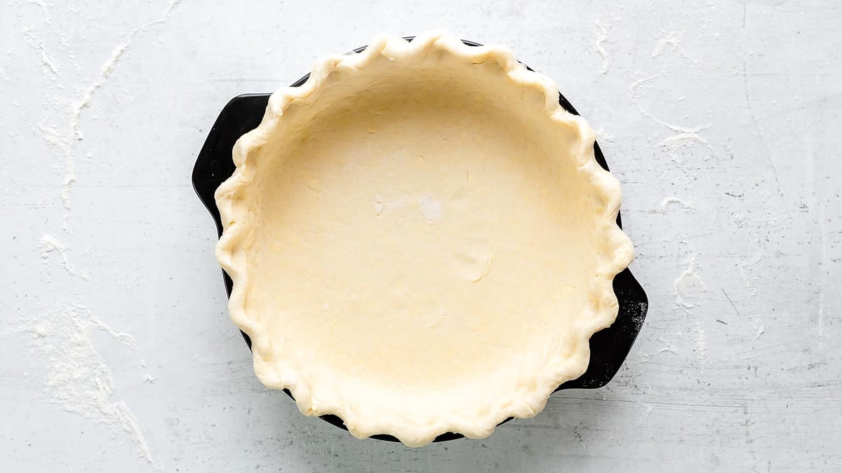 pie crust in pan with fluted edges
