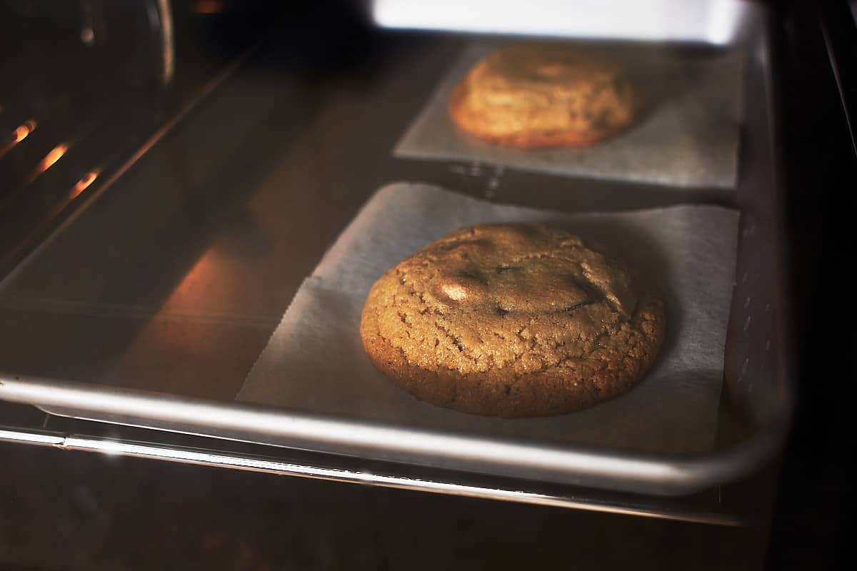 Baking cookies in the oven