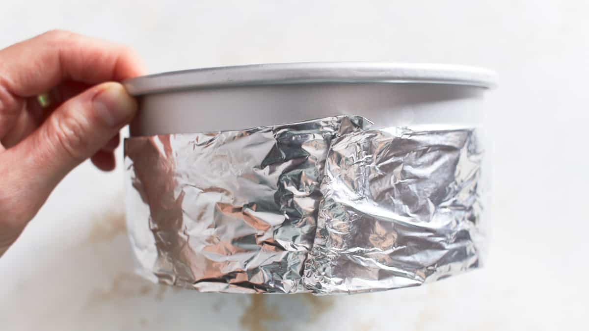 Cake pan wrapped with aluminium foil