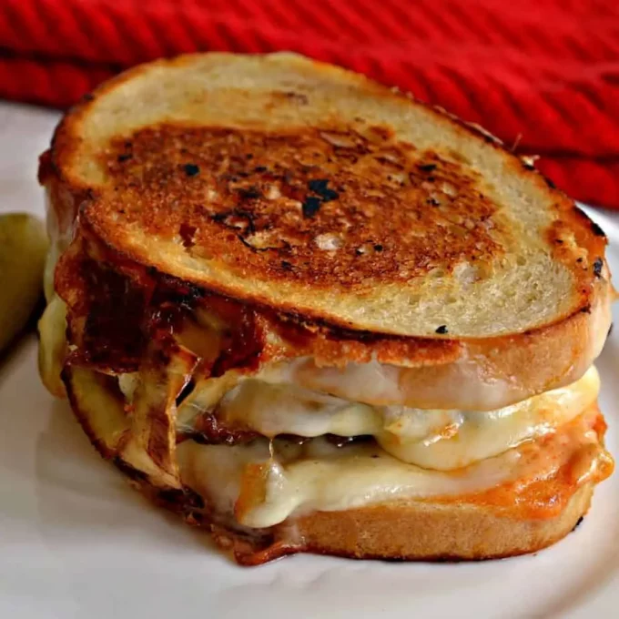 A patty melt sandwich on a plate
