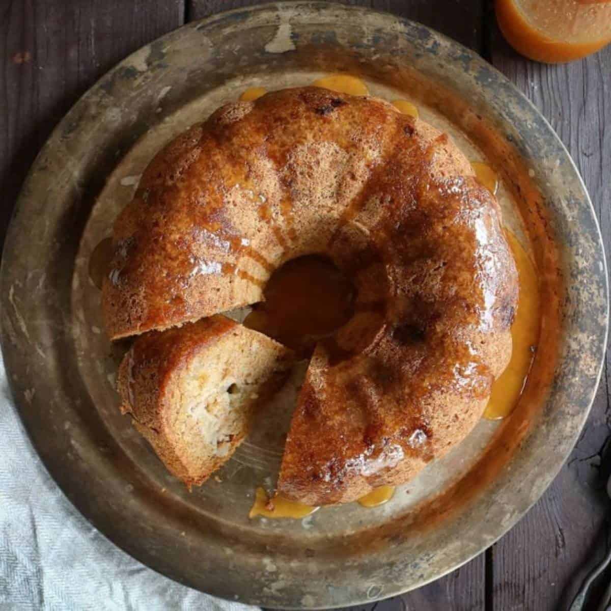 apple bundt cake