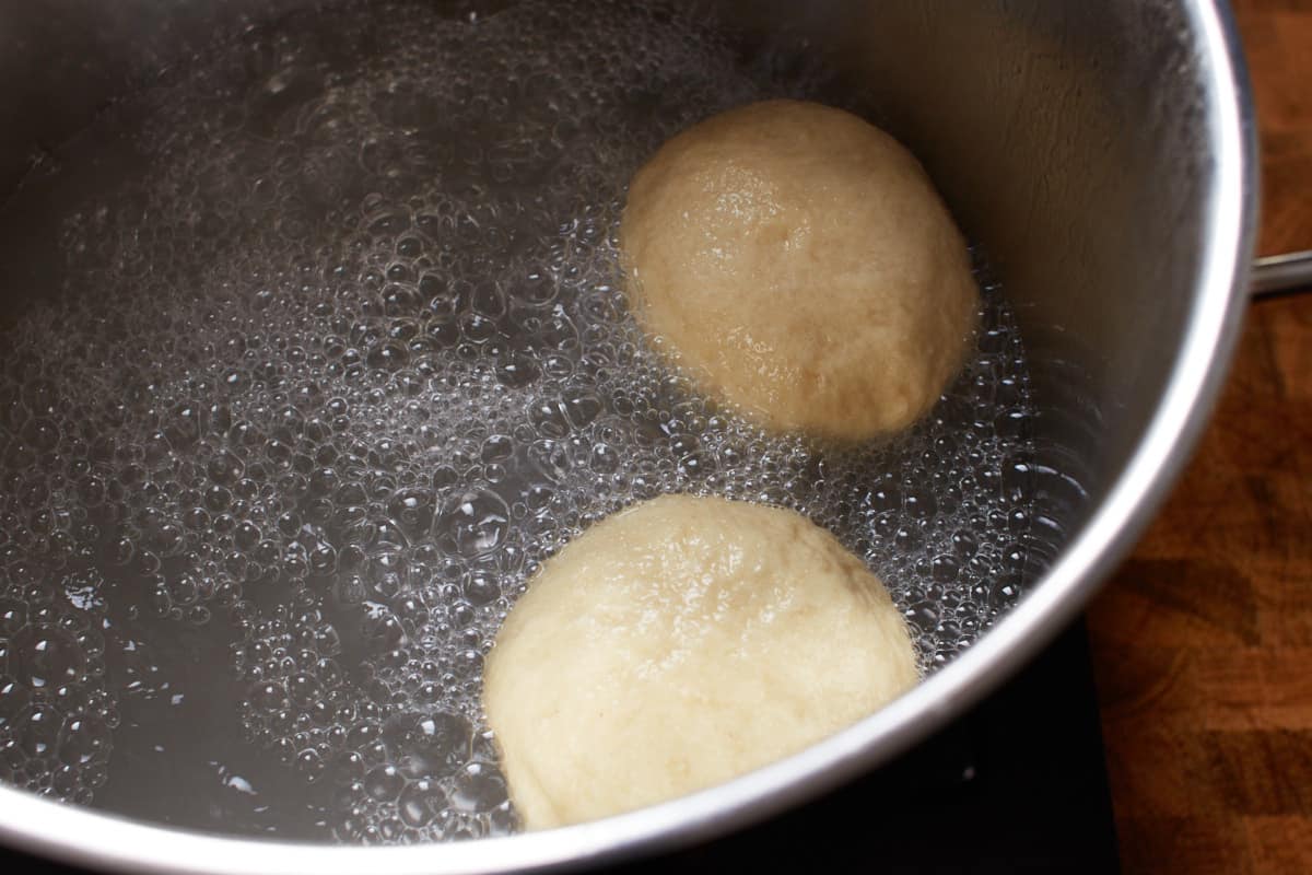 Cooking two balls of dough in boiling water