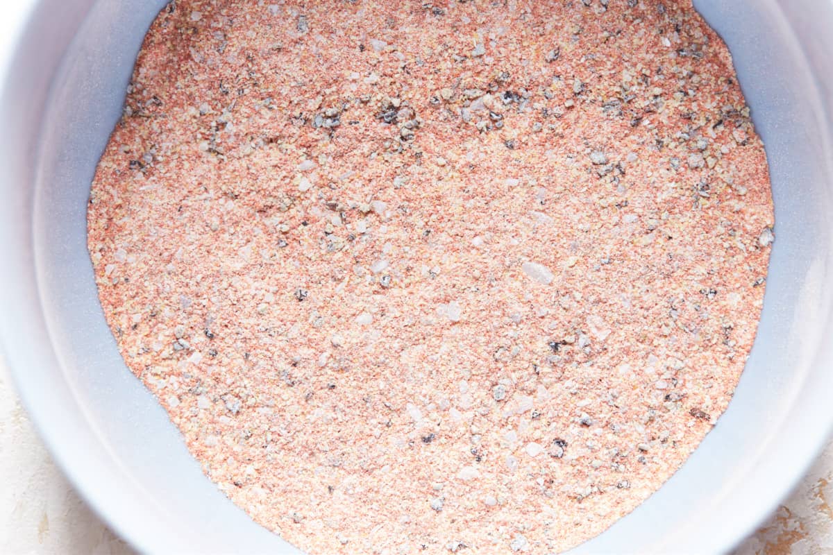 Dry rub seasoning for chicken in a blue bowl