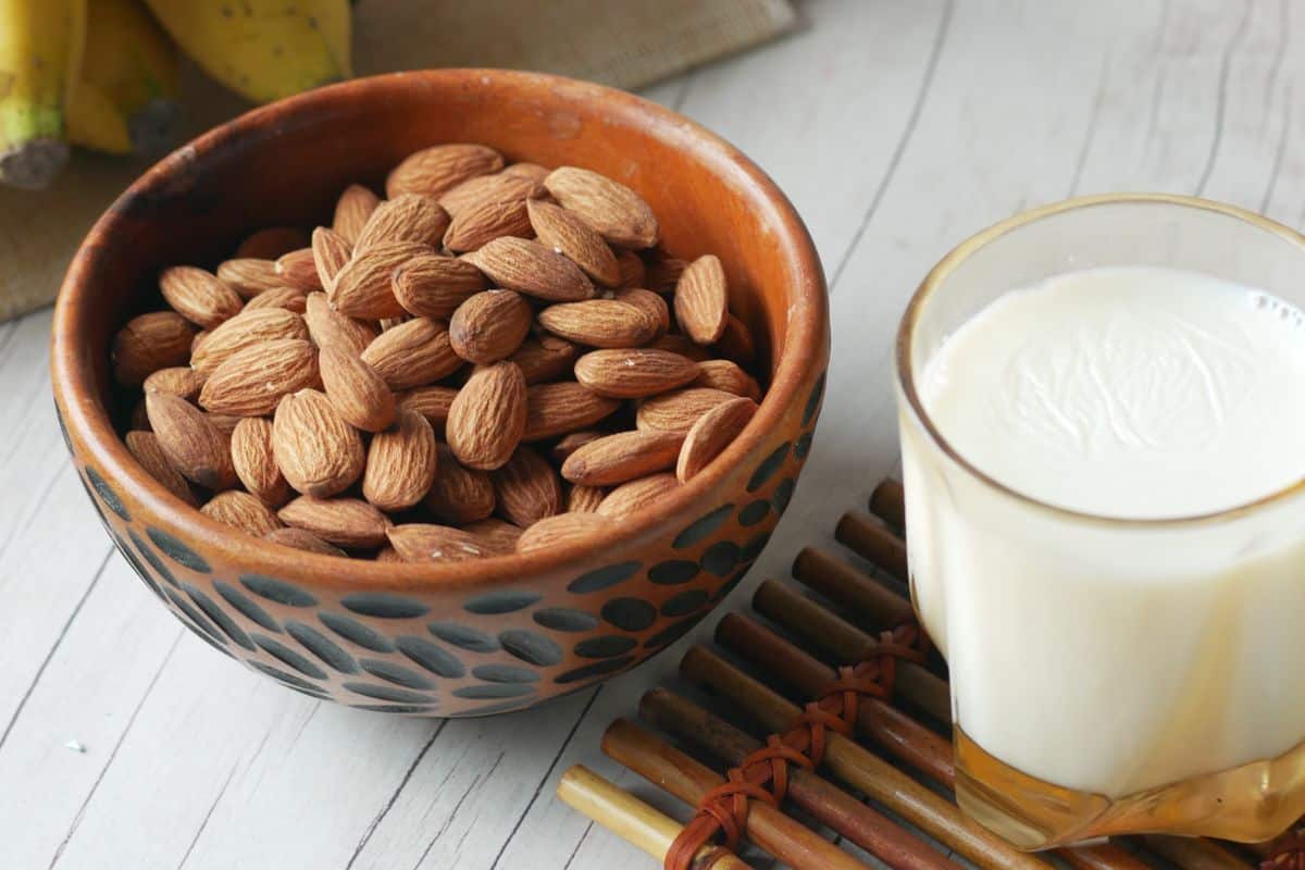 almond milk as a non-dairy whole milk substitute