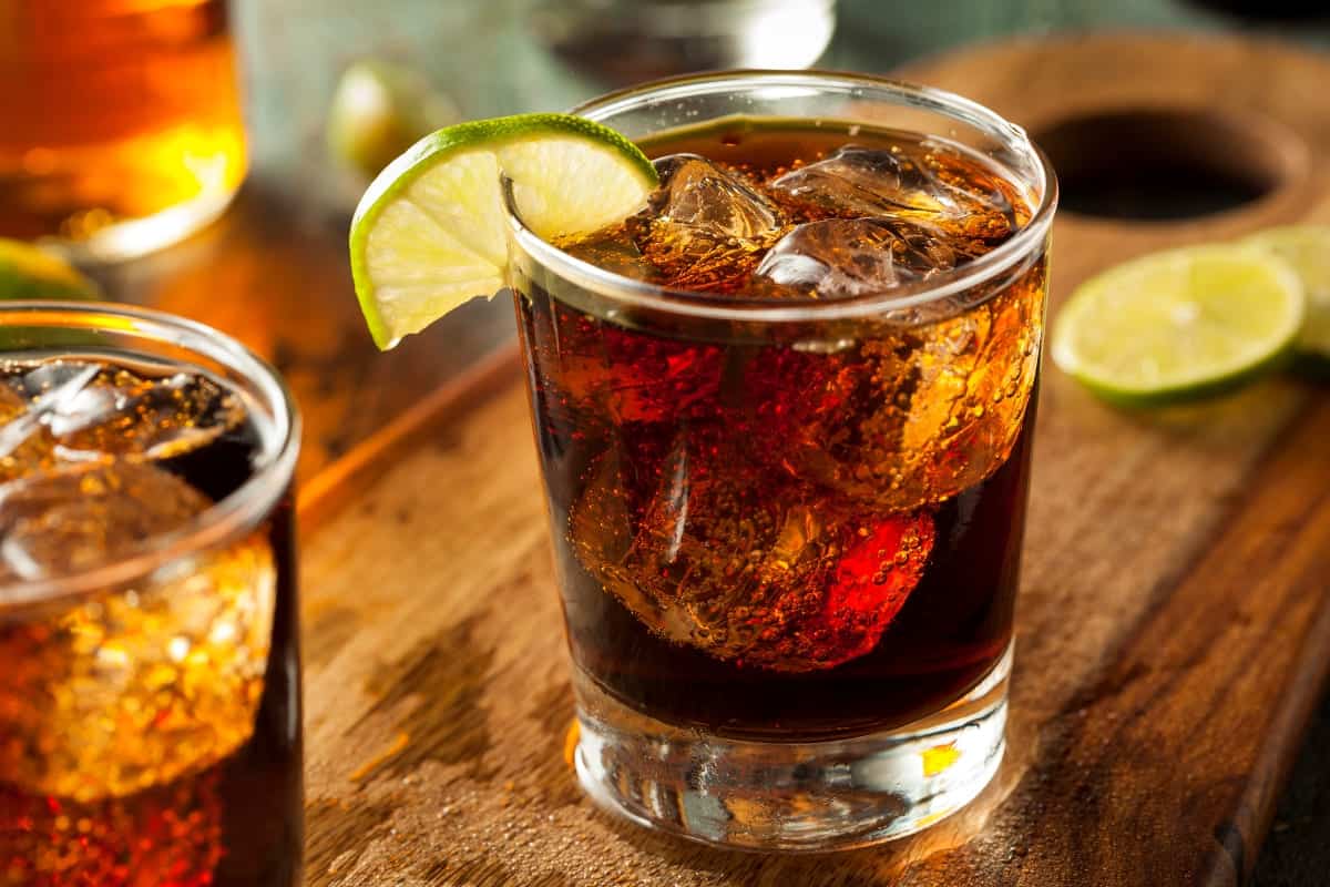rum cola cocktail