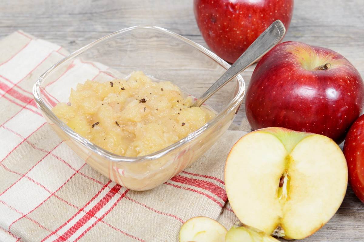 applesauce with apples