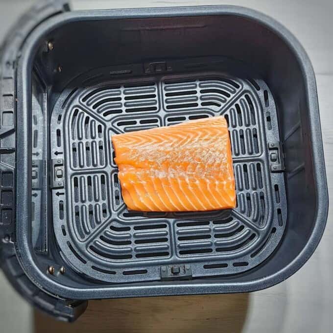 salmon fillet in the air fryer basket