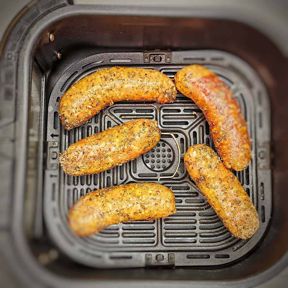 arrange italian sausage in the air fryer