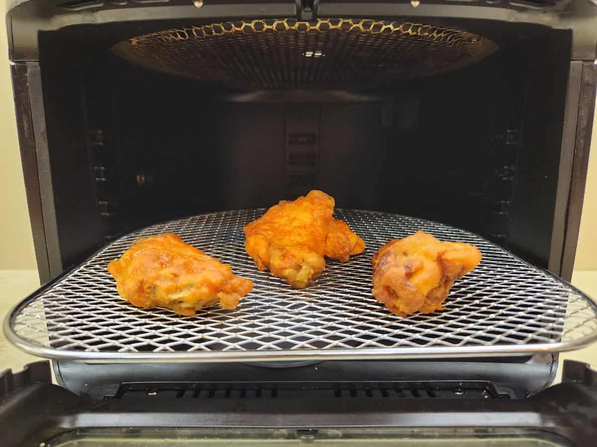 reheating chicken wings in an air fryer