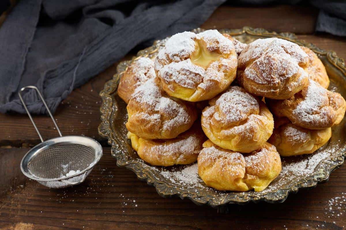 eclairs with powdered sugar