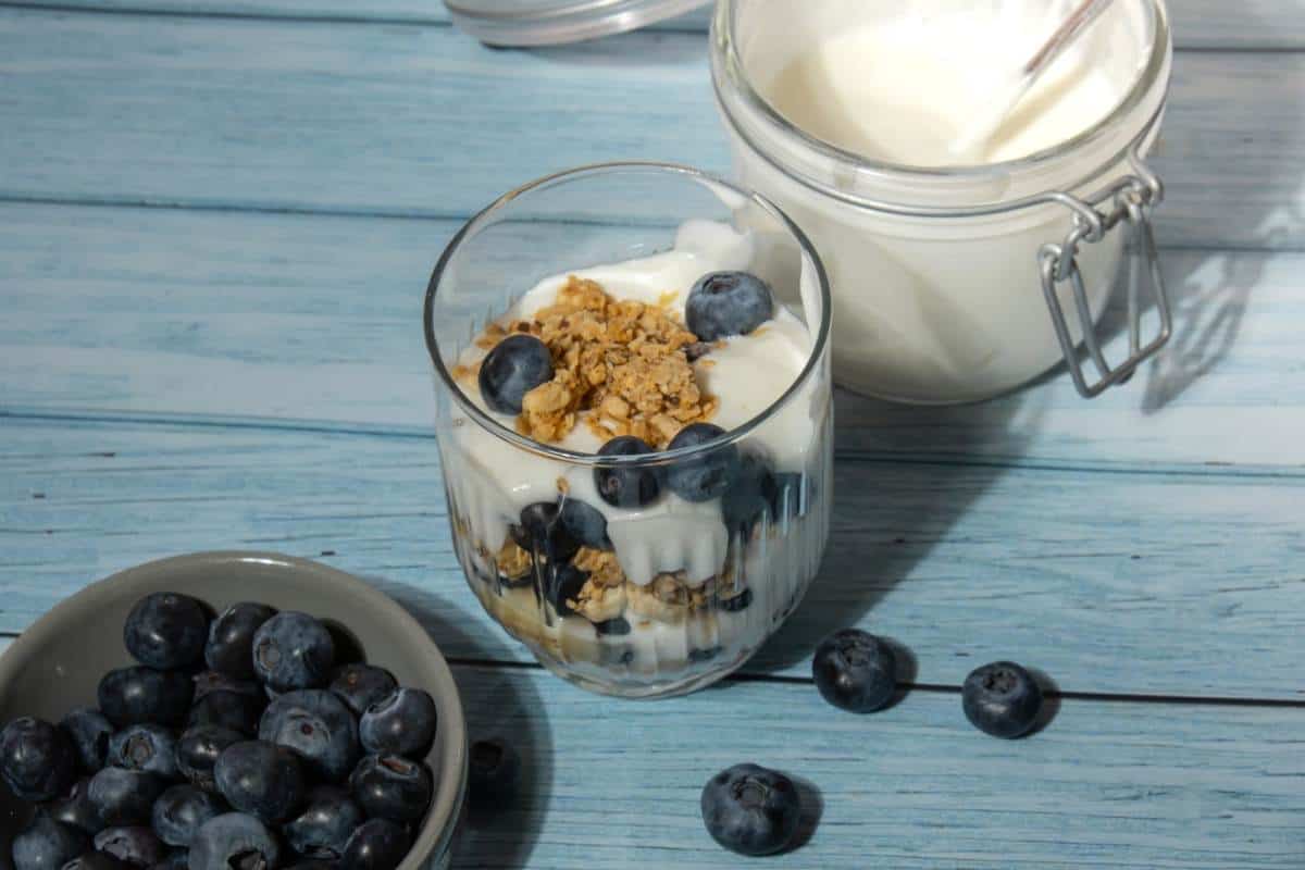 morning granola breakfast with greek yogurt
