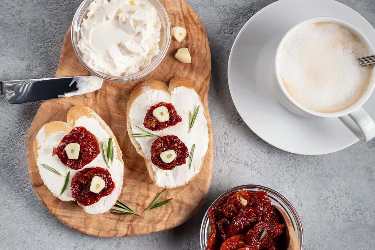 sandwiches with cream cheese and sun-dried tomatoes