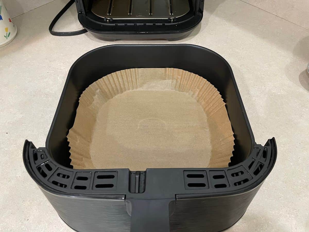 air fryer liner inside air fryer basket