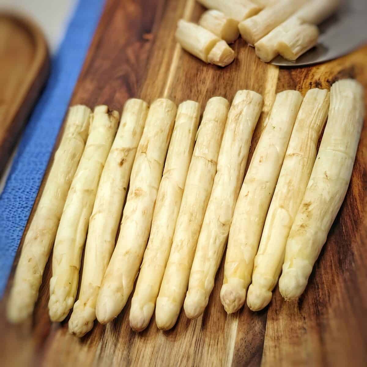 white asparagus with ends cut