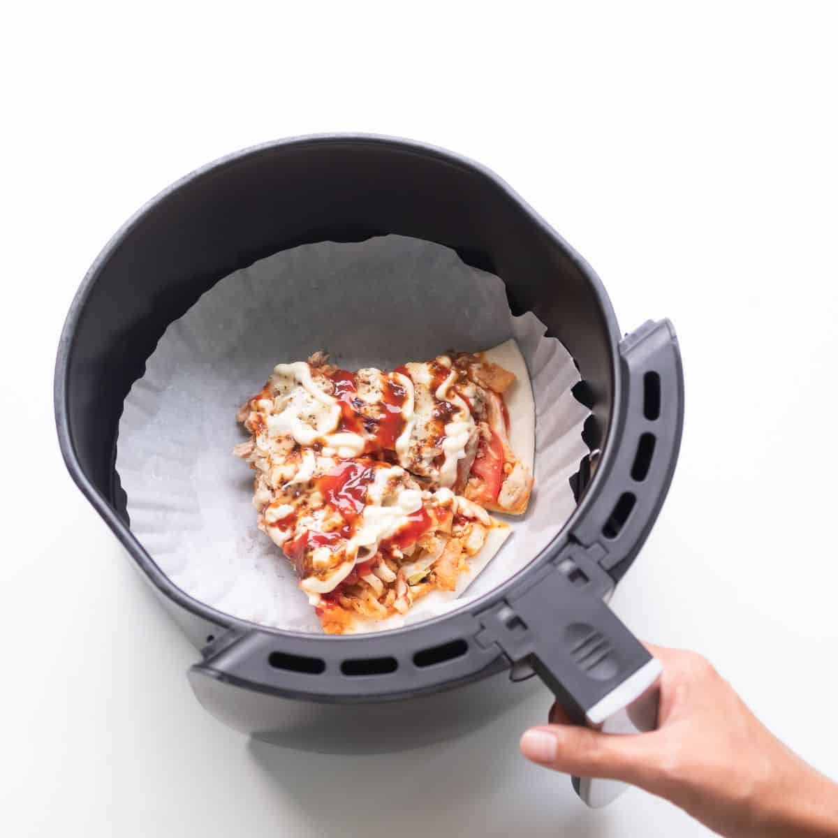 how to reheat pizza in air fryer