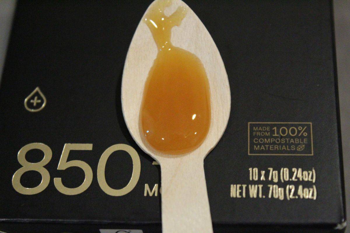 manukora manuka honey on spoon