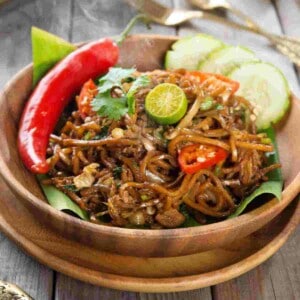 indonesian fried noodles with kecap manis