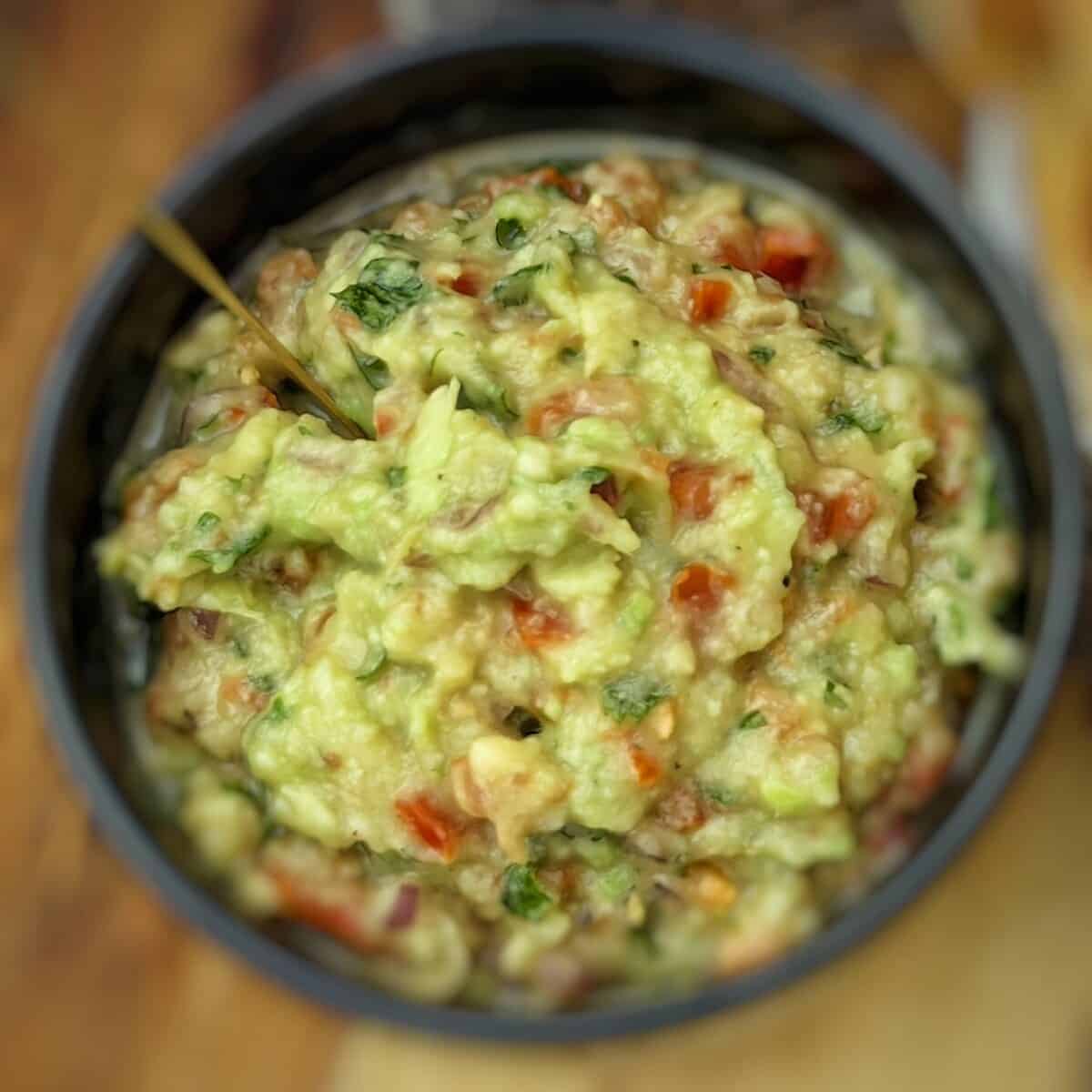 guacamole in bowl