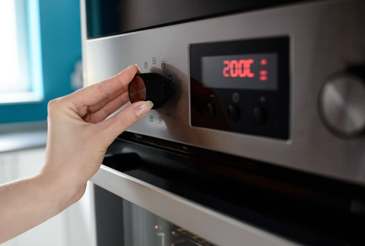 controlling temperature of oven