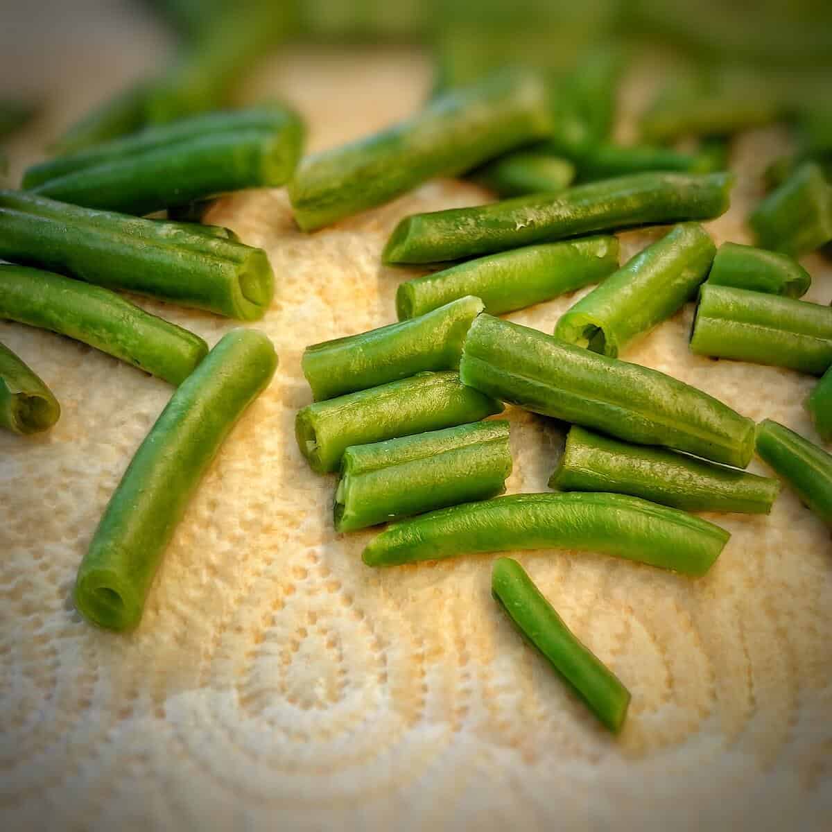 thawed green beans on paper towel