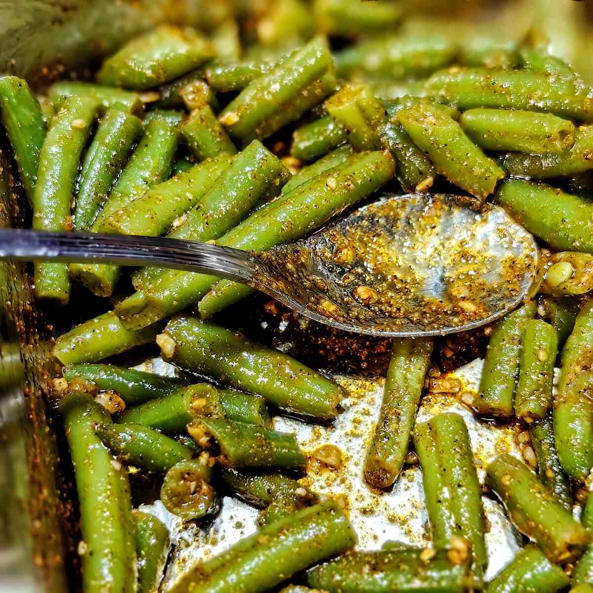 green beans coated with spice mixture