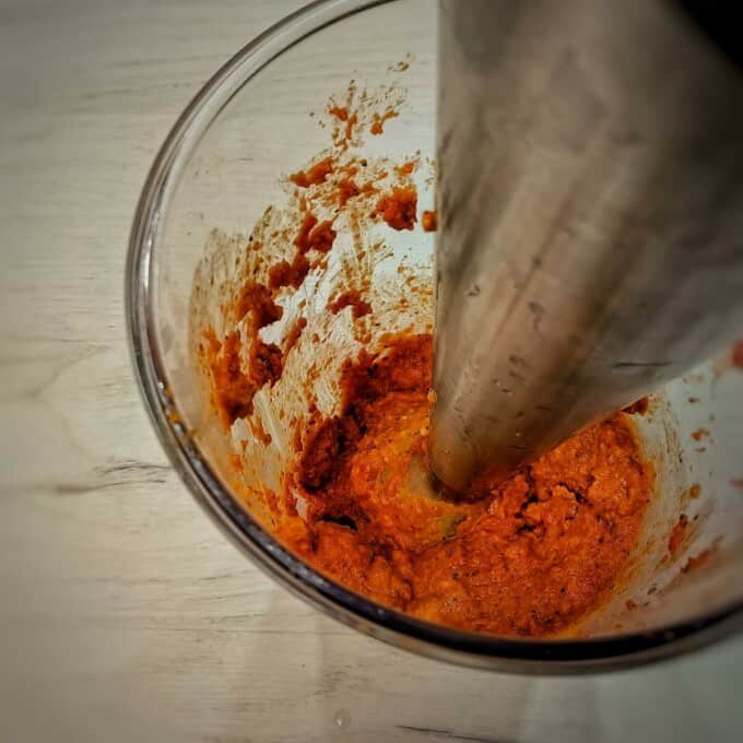 using immersion blender to blend sauce