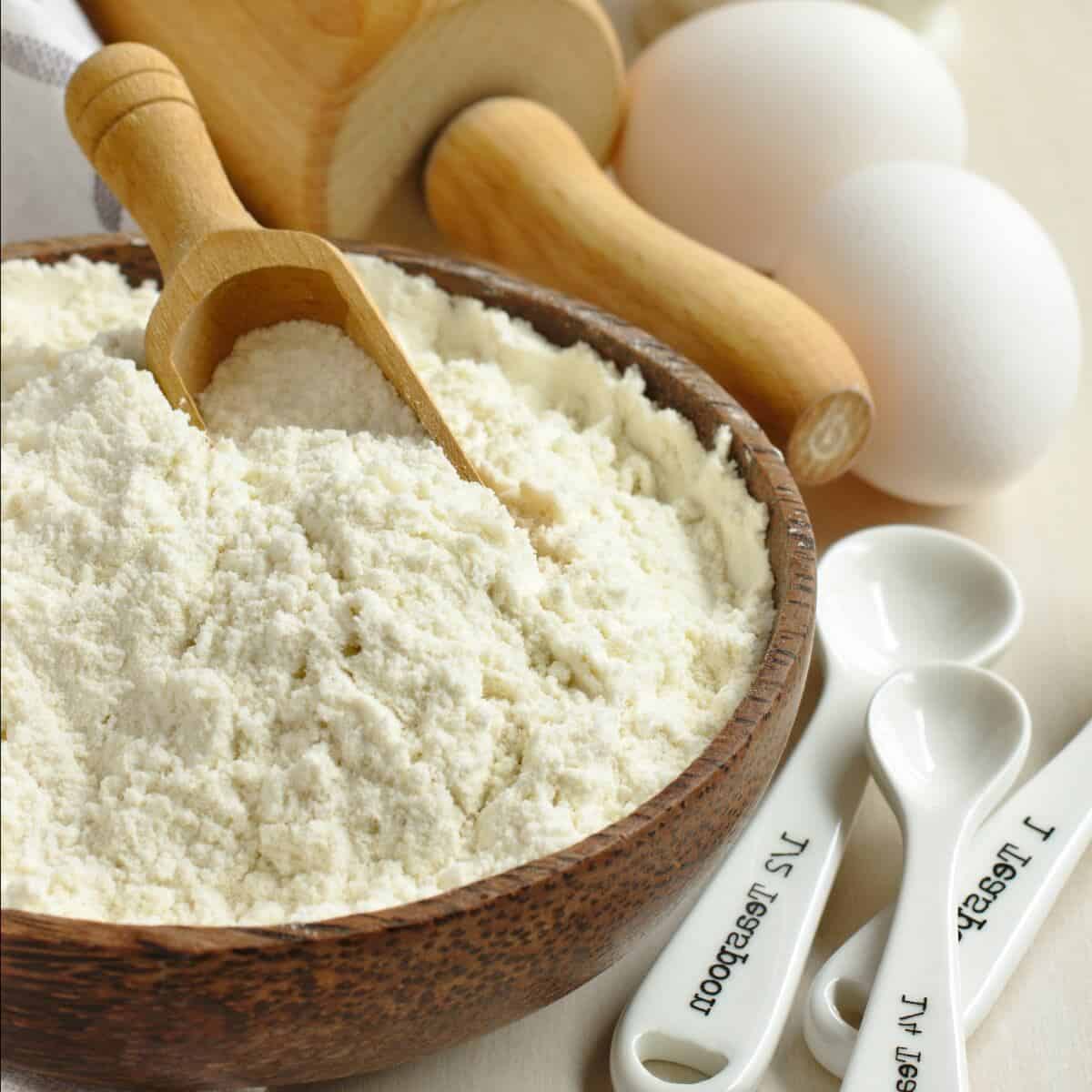 vital wheat gluten in wooden bowl