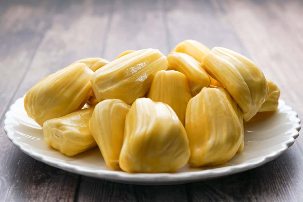 fresh jackfruit slices