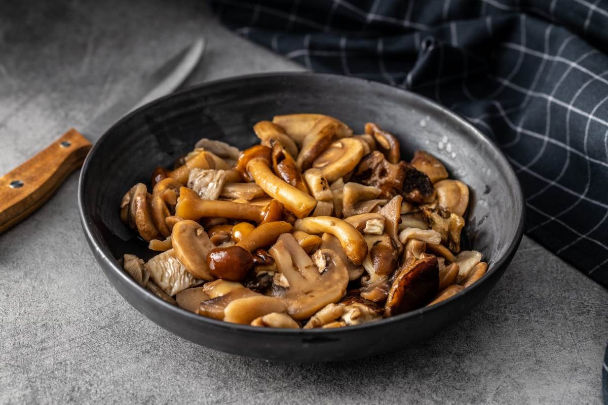 canned mushrooms in bowl
