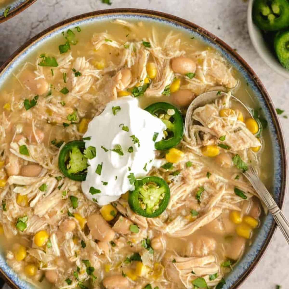A spicy yet tasty meal with a crockpot white chicken chilli. 