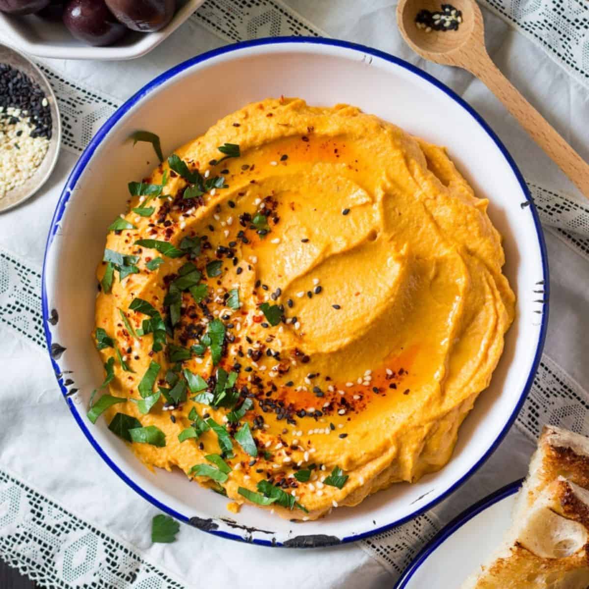 You just need 10 minutes to prepare this delicious hummus recipe for your fall-themed party starters.