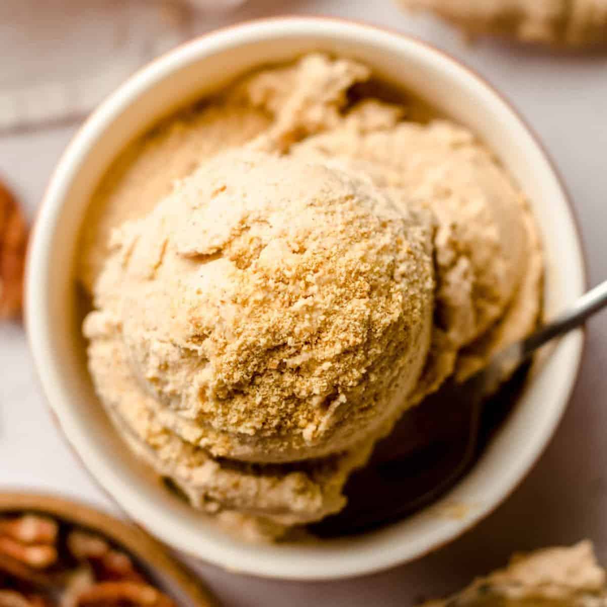 A refreshing treat with pumpkin icecream that is perfect to be enjoyed with a savory piece of cake.