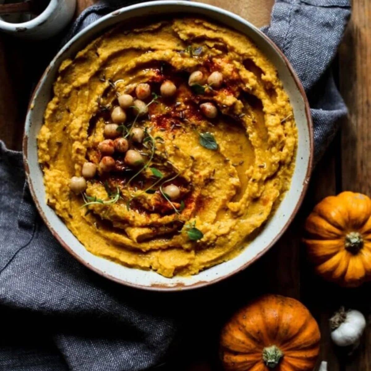 A unique dip with flavors of garlic and pumpkin. 