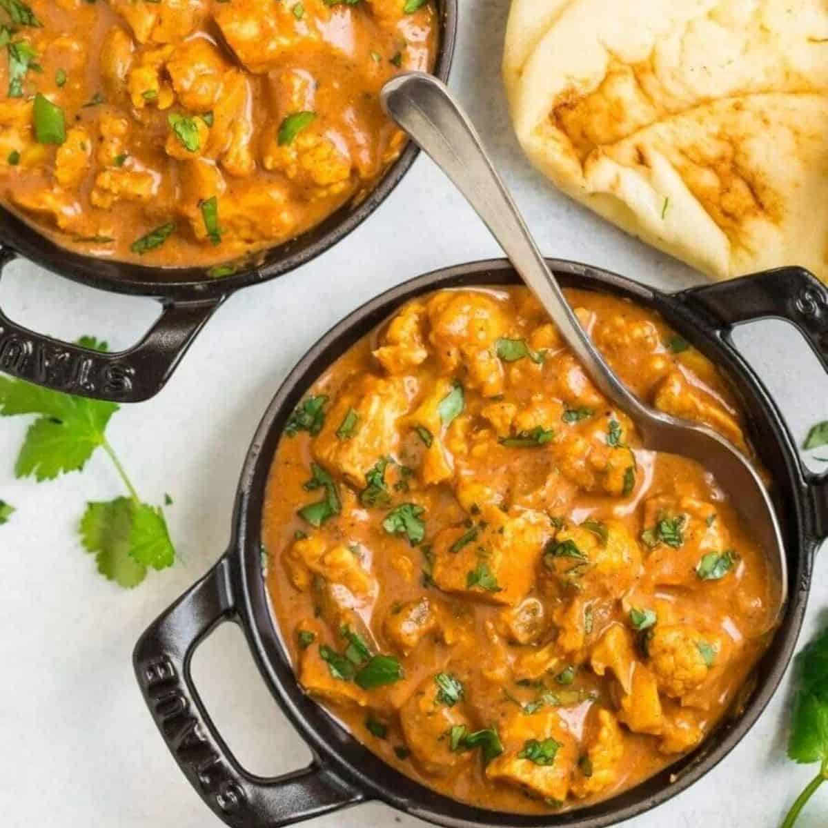 A scrumptious meal with finger-licking slow cooker butter chicken. 