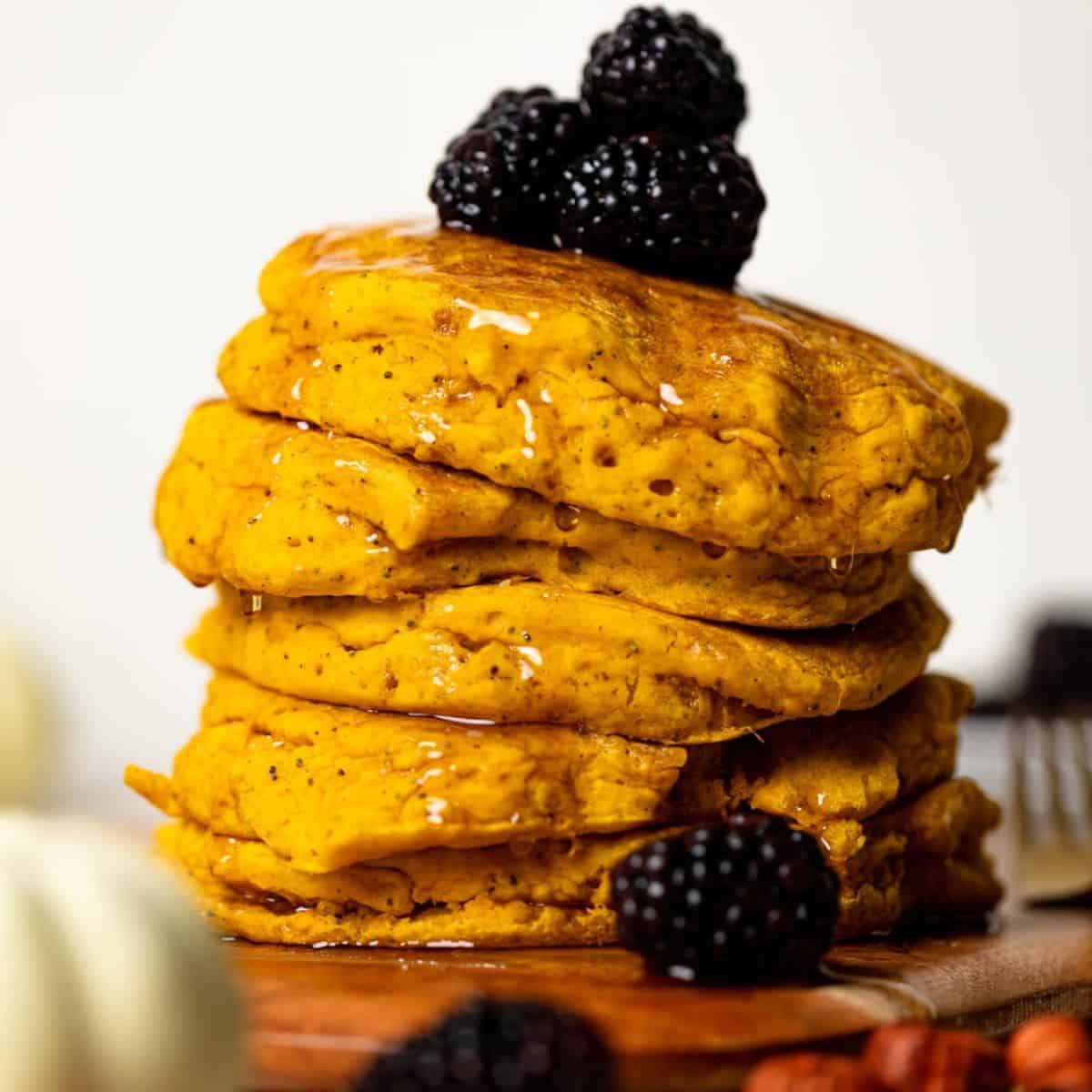 The perfect breakfast option this fall is none other than vegan pumpkin poppyseed pancakes.