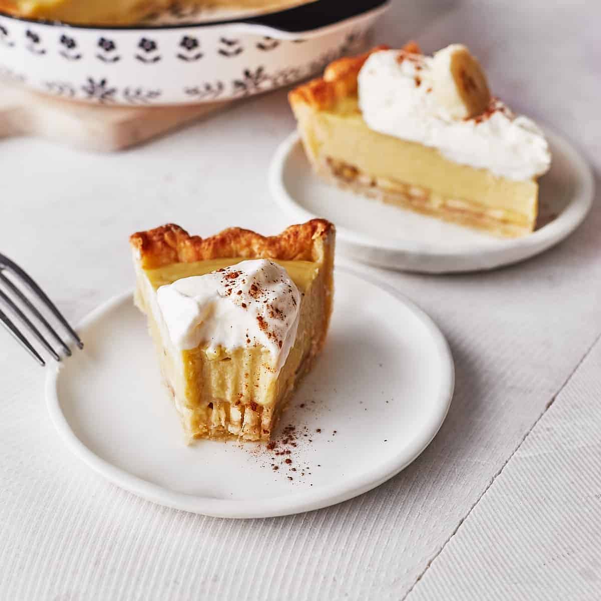 A hassle-free and equally delightful banana cream pie. 
