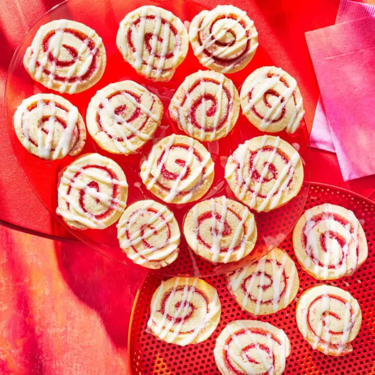 A yummy treat with cardamom bun cookies. 