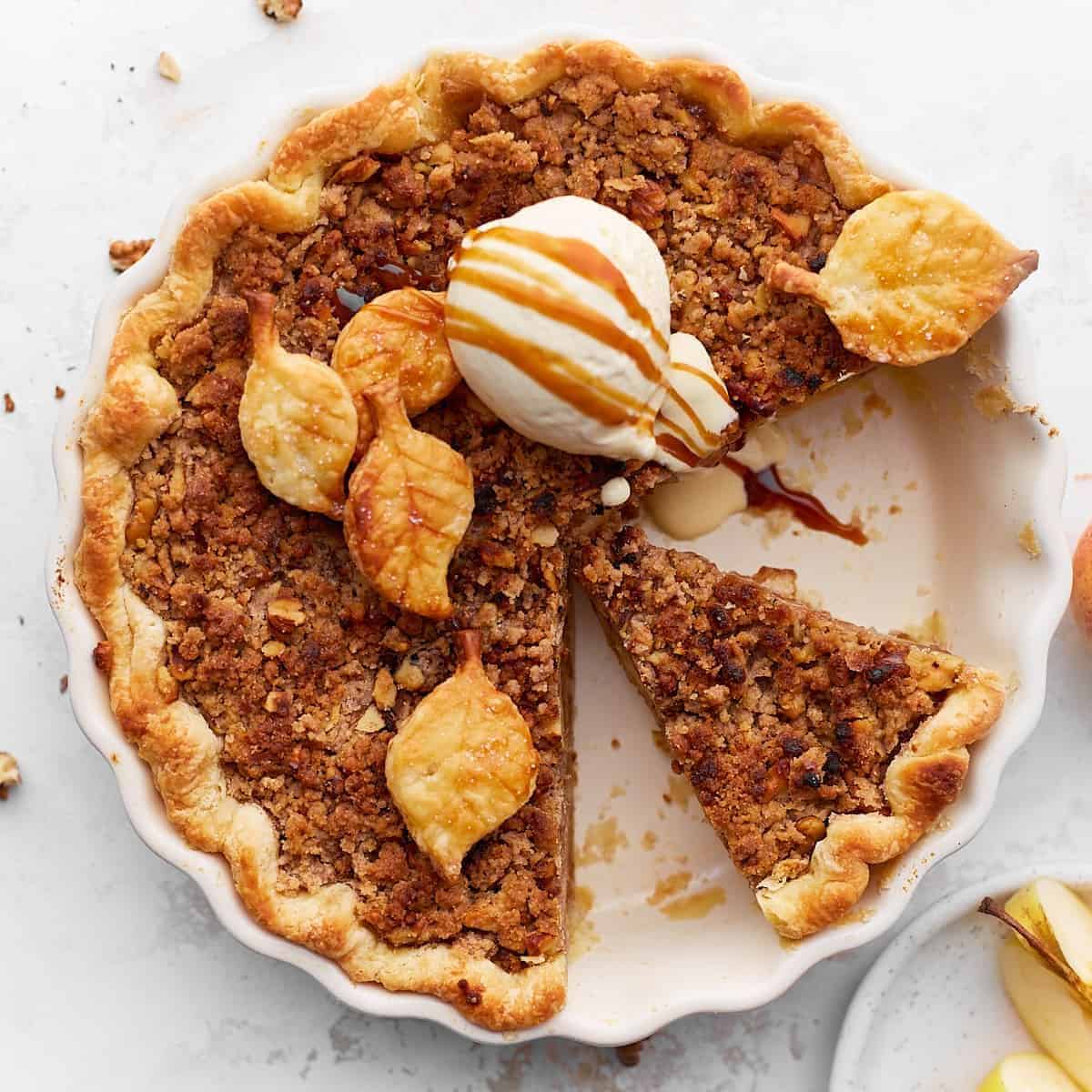 A crunchy yet moist apple walnut crumble pie for you to try this Thanksgiving. 