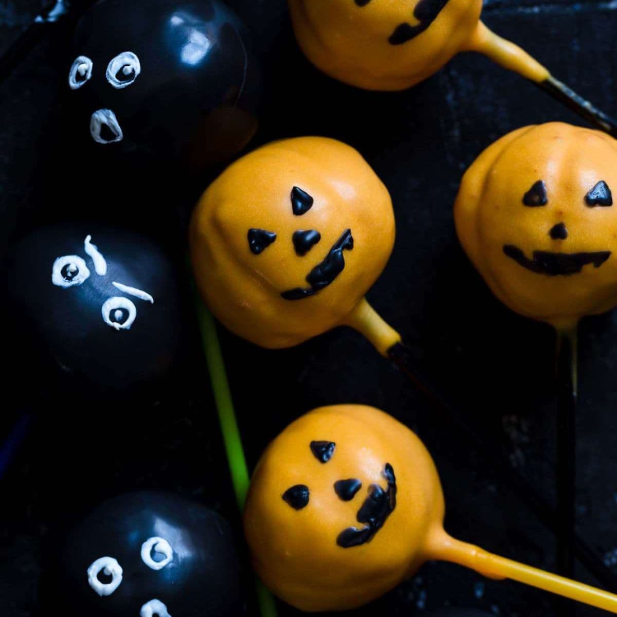 A spooky delight with Halloween cake pops.